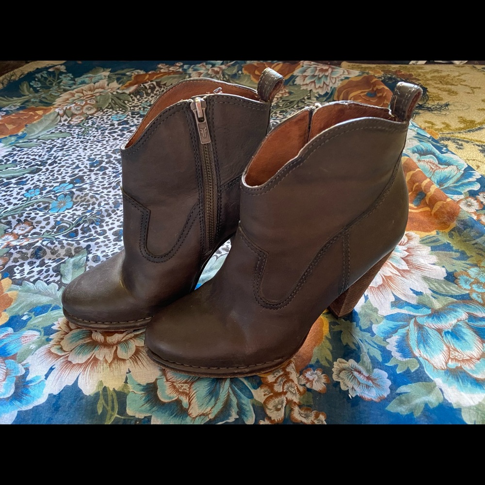 Frye Madeline Short